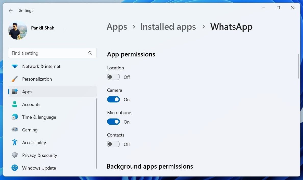 برنامه تنظیمات ویندوز 11 که مجوزهای برنامه را برای WhatsApp نشان می دهد
